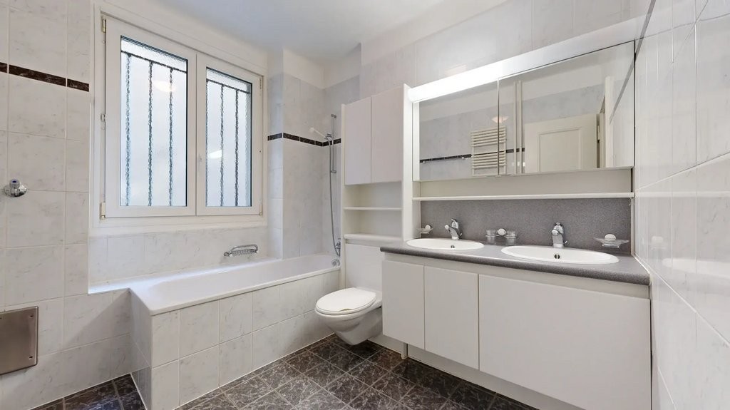 6 rooms apartment