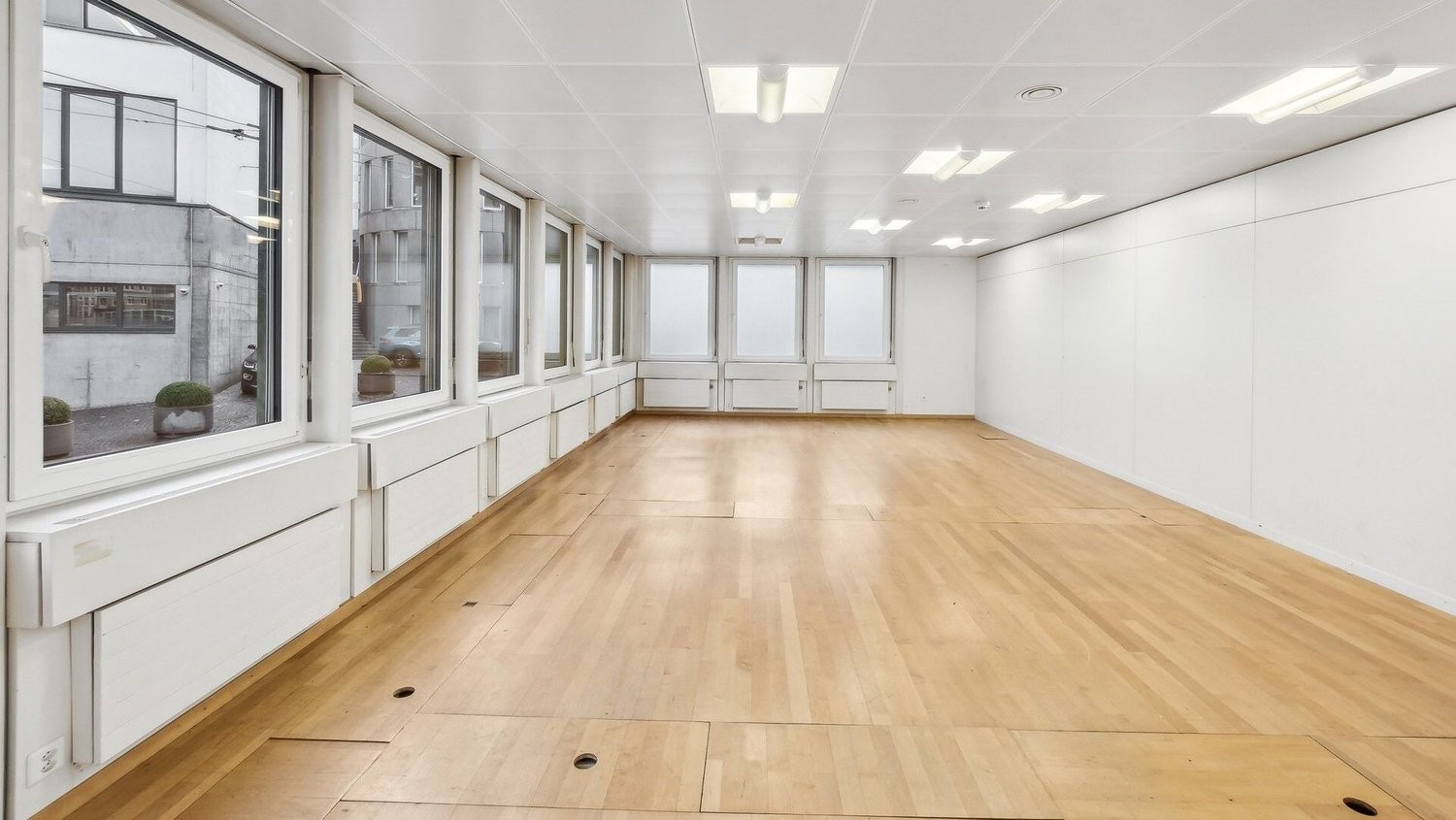 385m² commercial