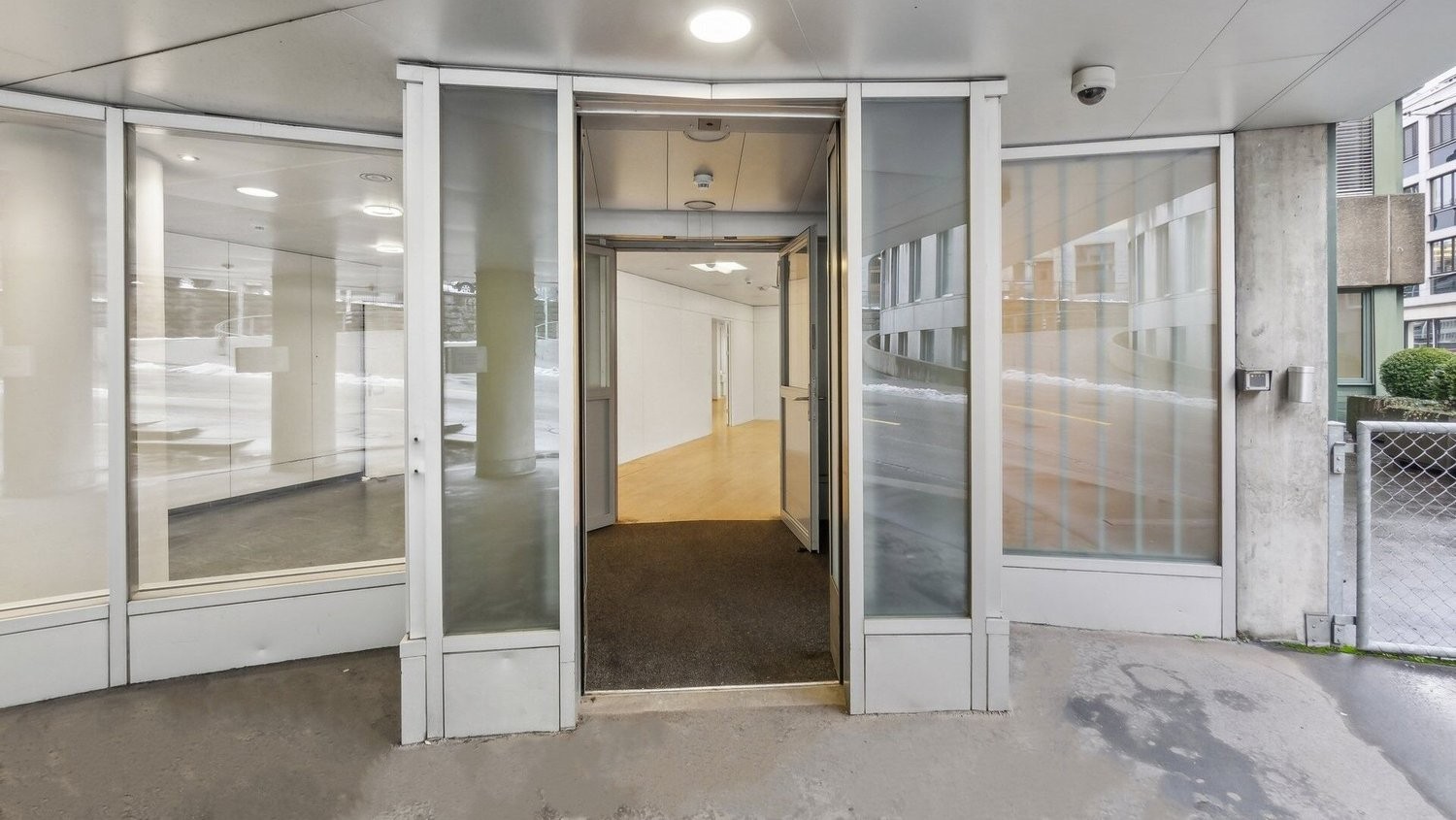 385m² commercial