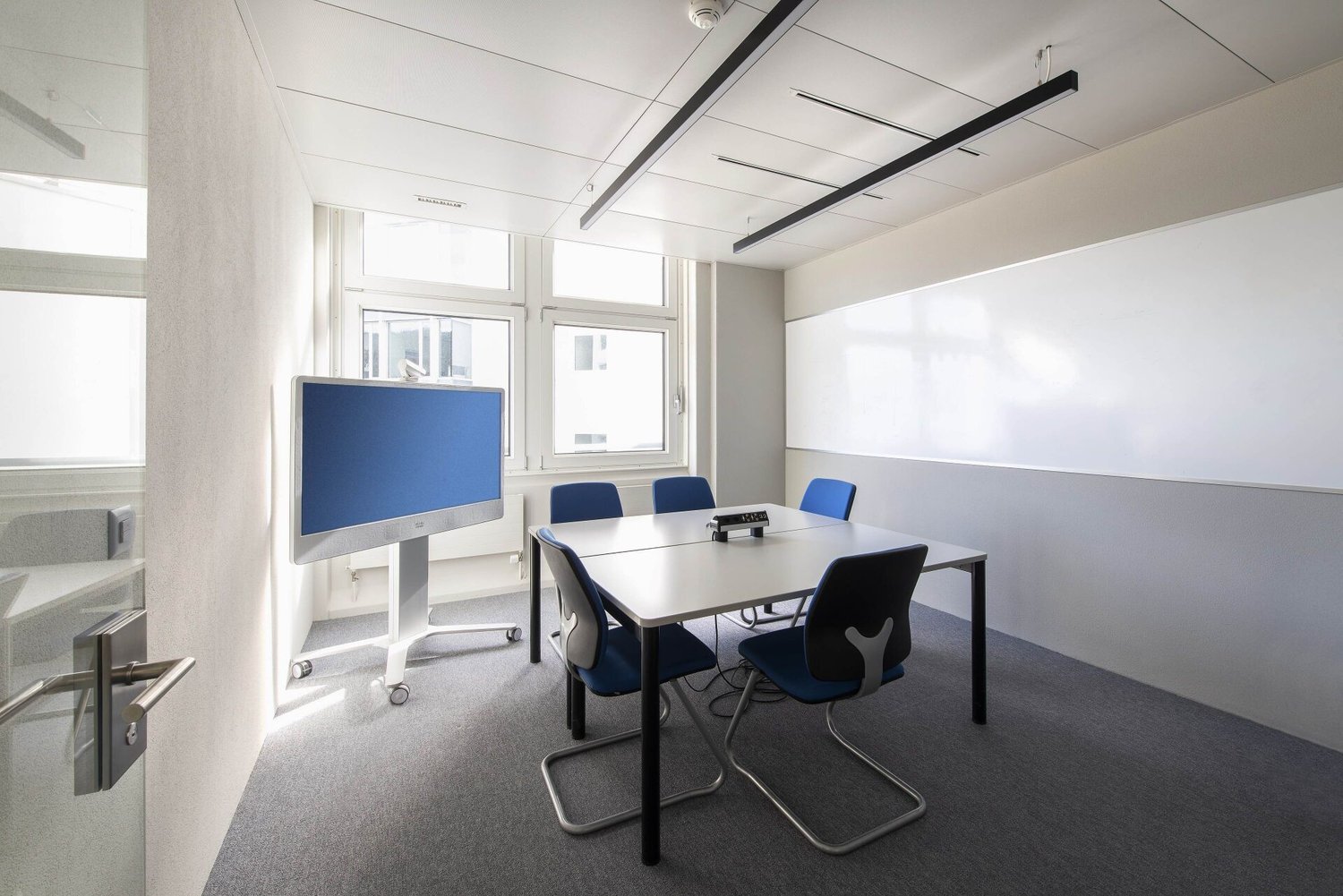1120m² office