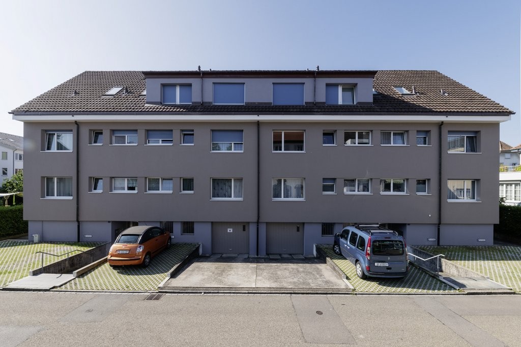 Garage individuelle
Nous louons une box de garage à un emplacement avantageux, immédiatement ou à convenir.
Nous nous réjouirions de votre prise de contact.