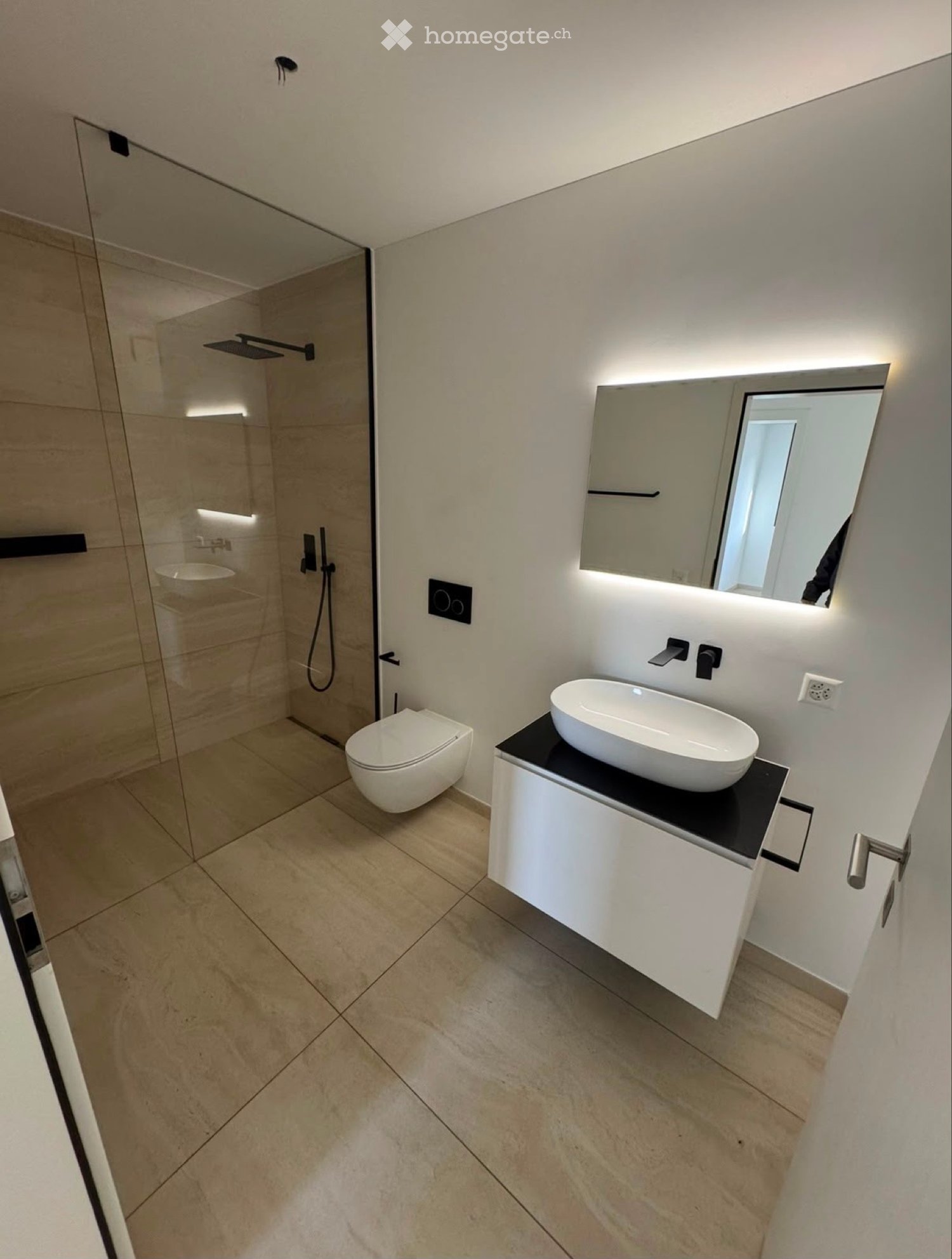5 rooms apartment