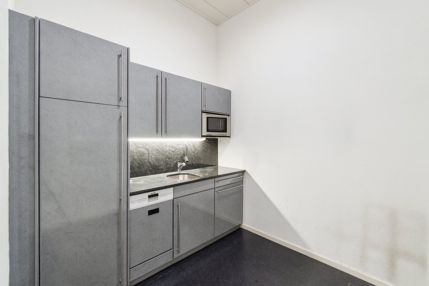 28m² office