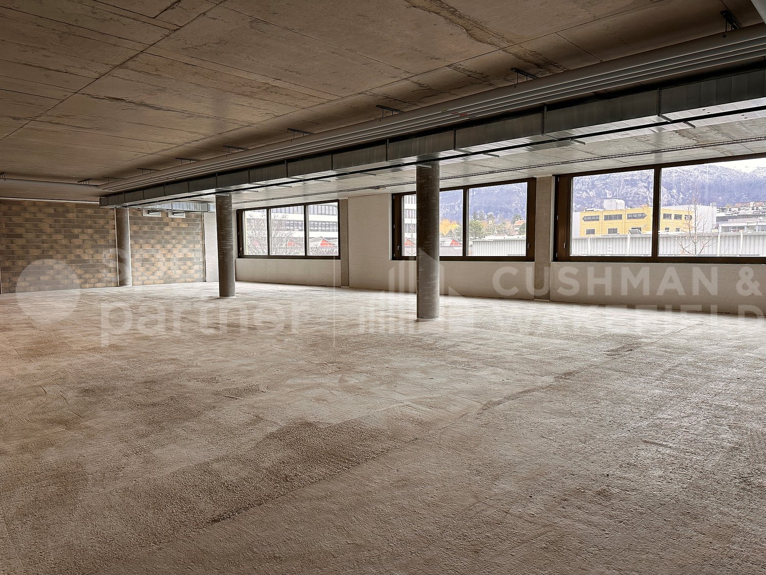 140m² office
