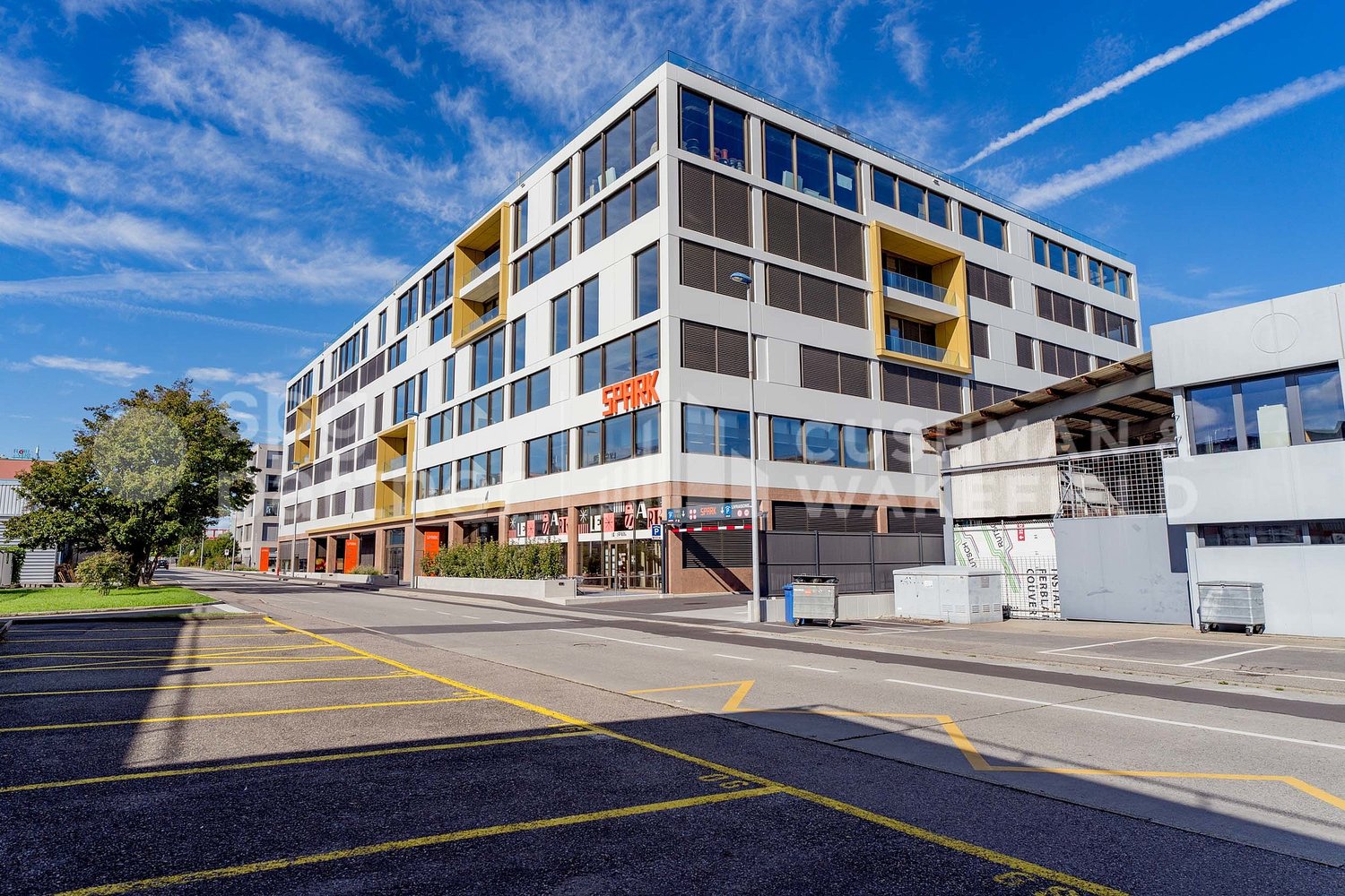 140m² office