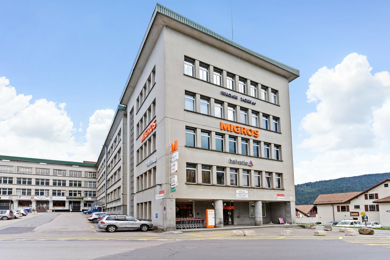 80m² commercial