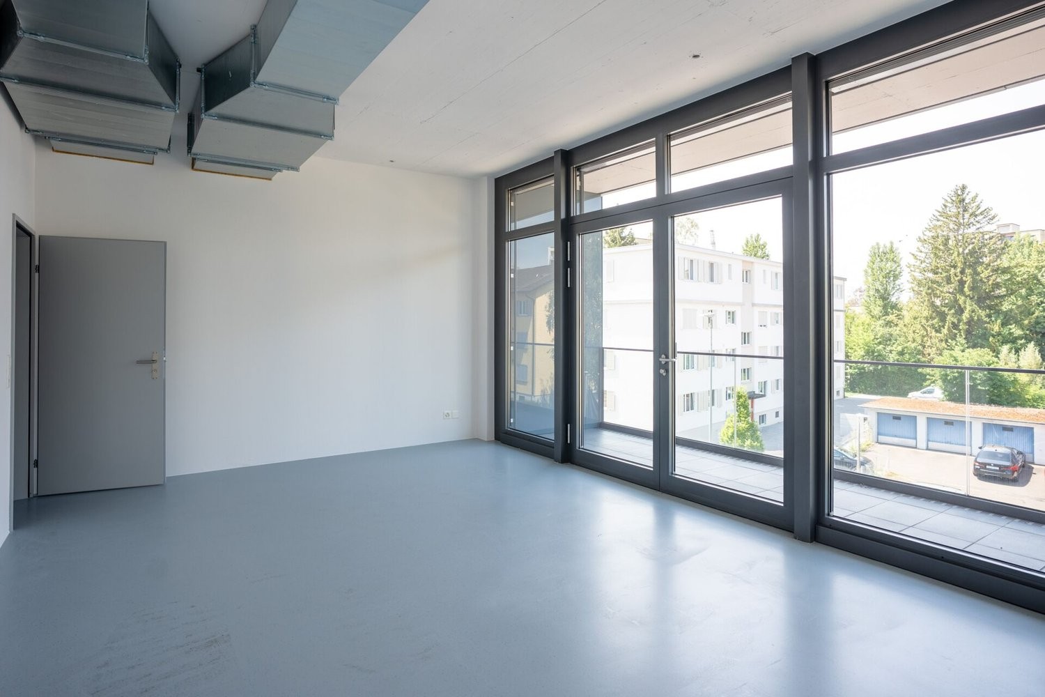 593m² commercial