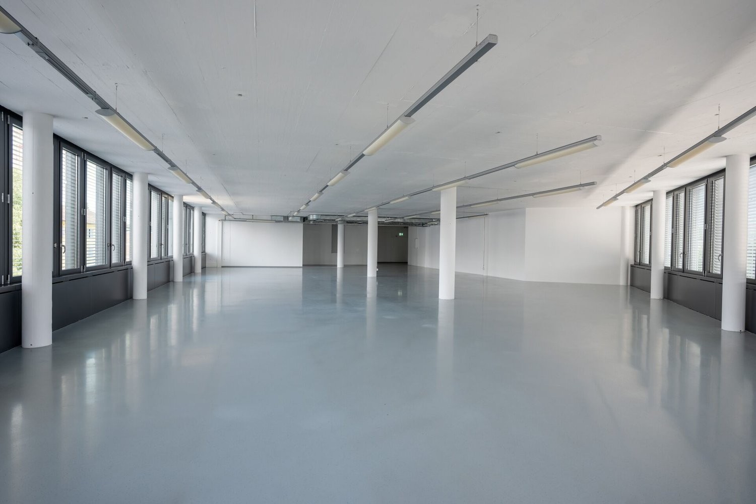 593m² commercial