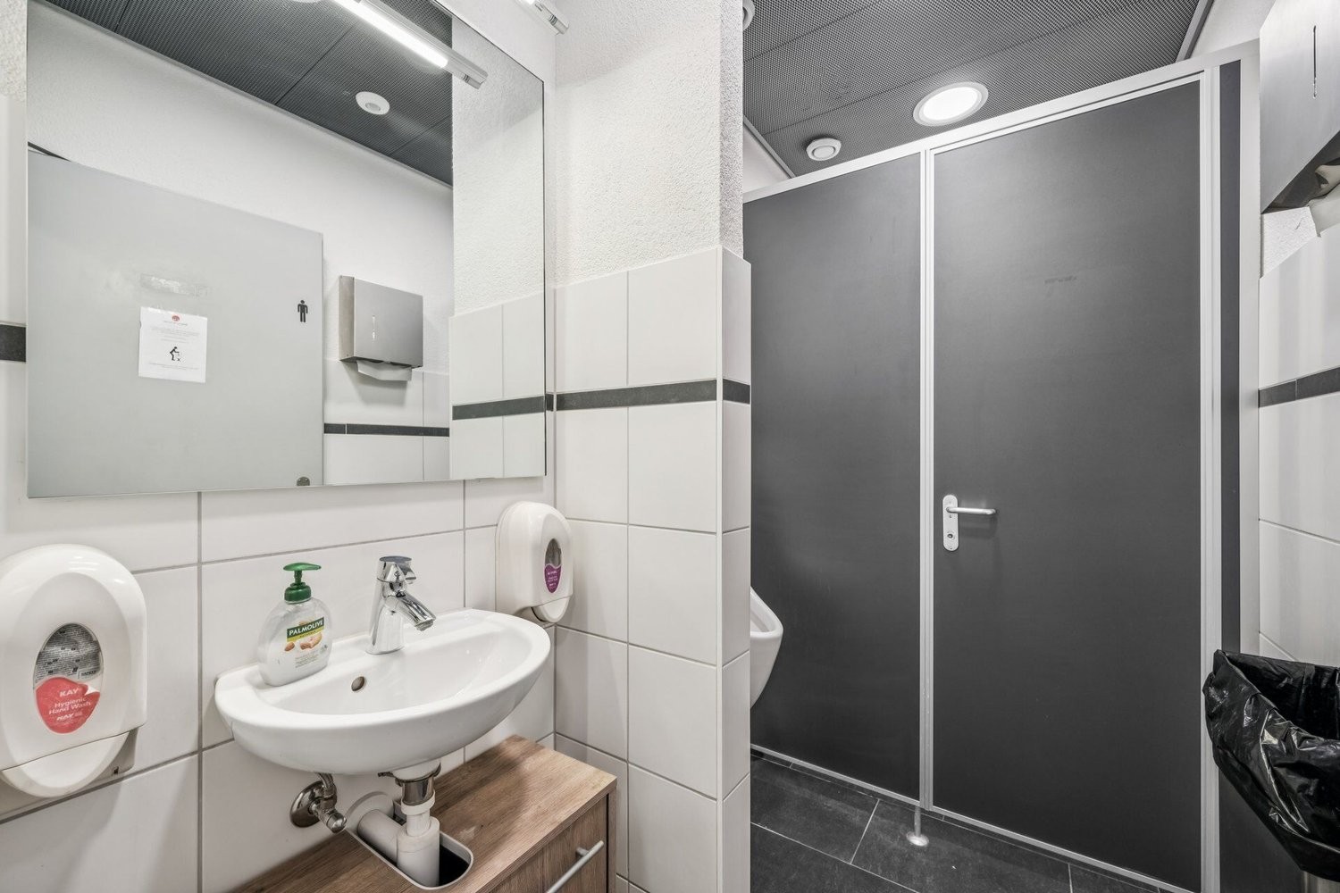 593m² commercial