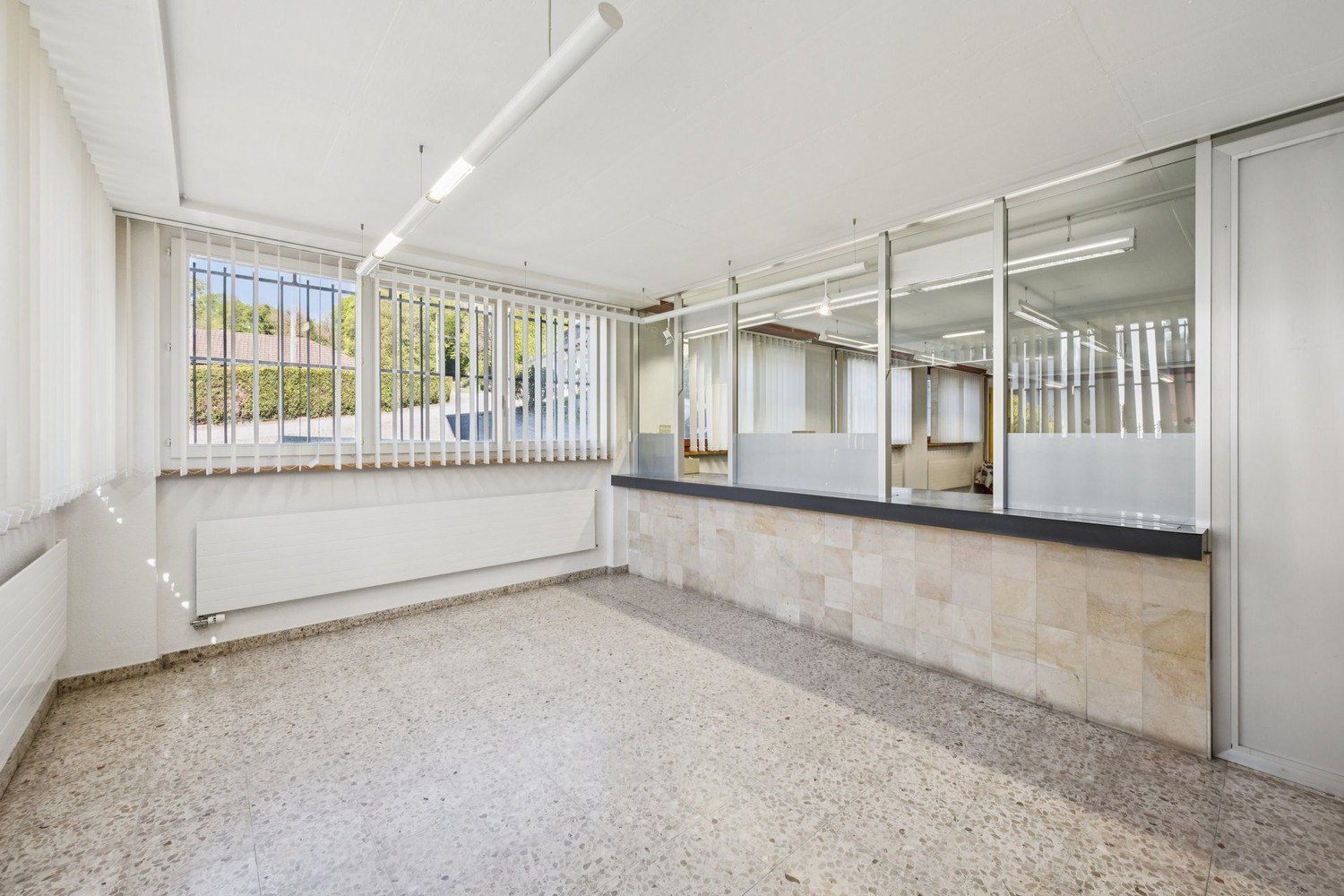 102m² office