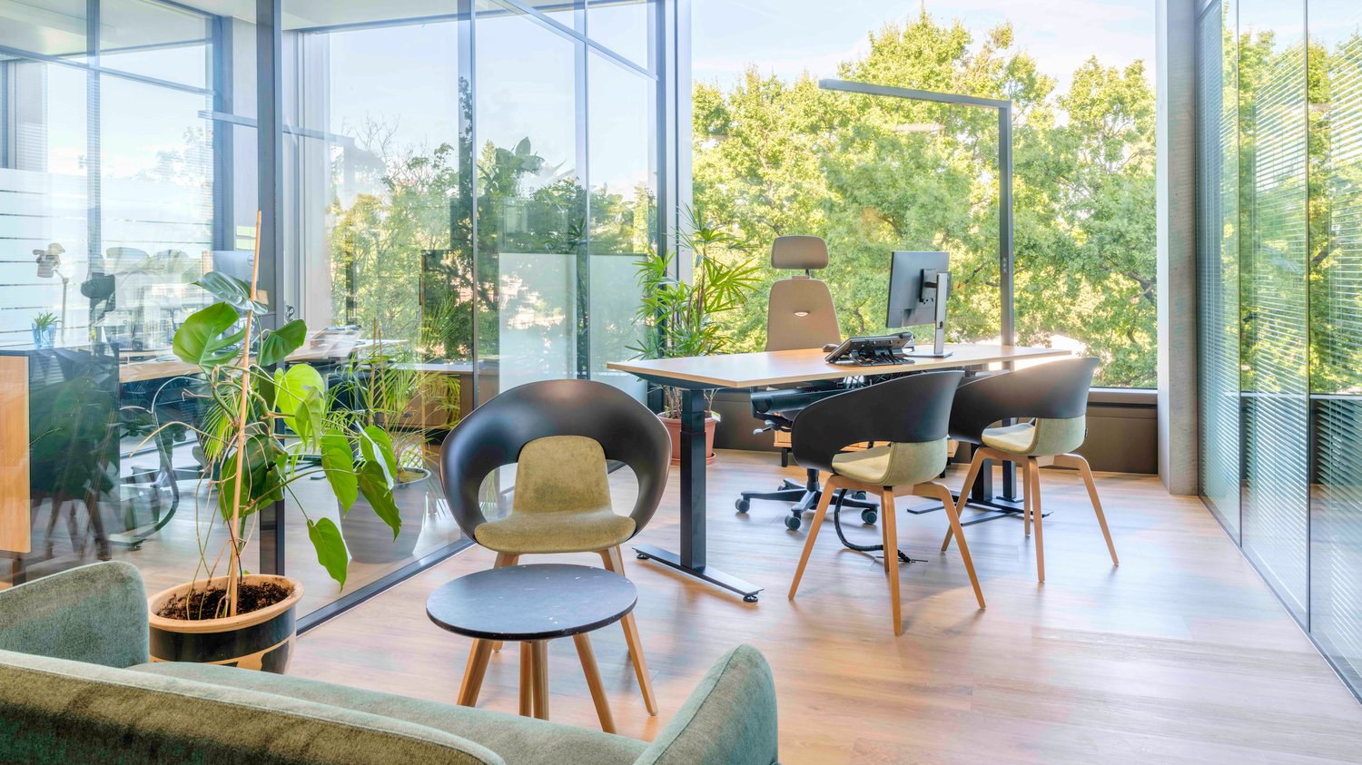 600m² office