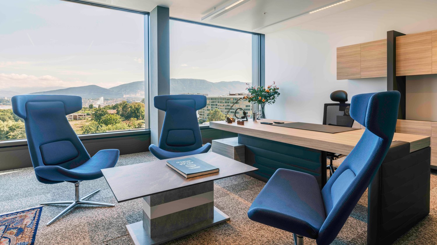 600m² office