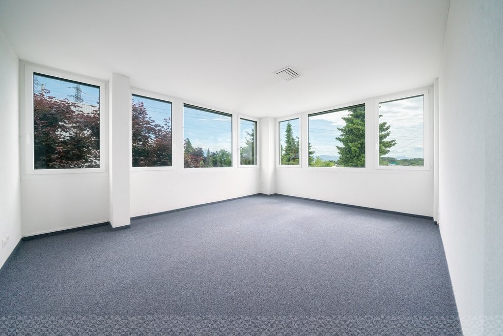84m² office