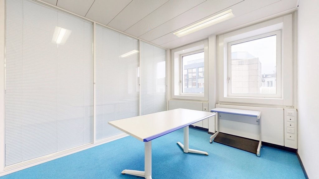 102m² office