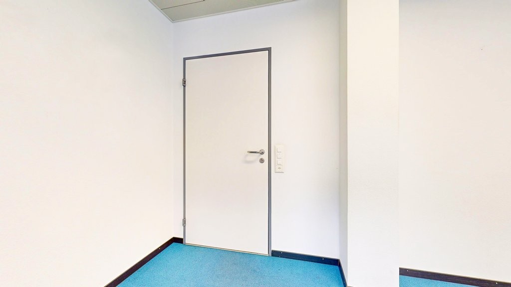 102m² office