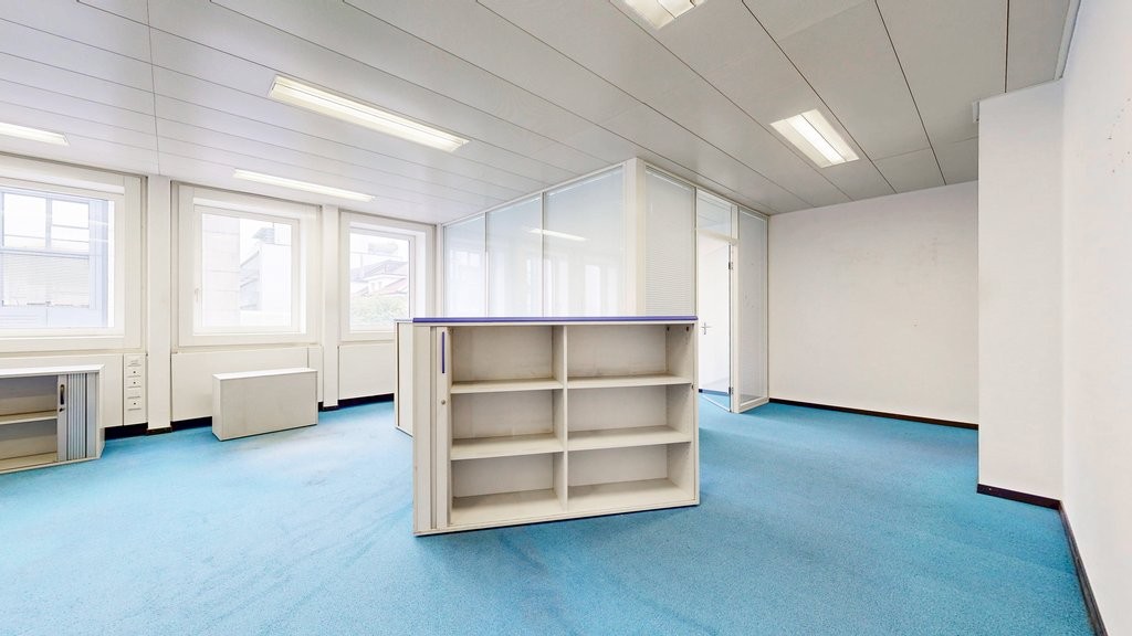 102m² office