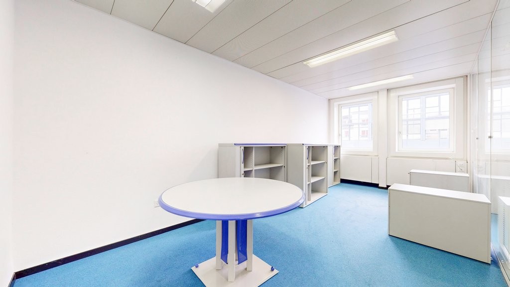 102m² office