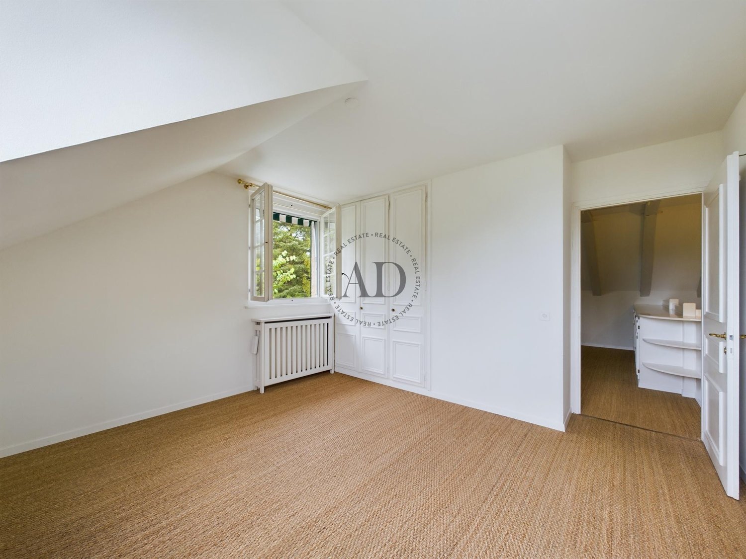10 Zimmer Einfamilienhaus