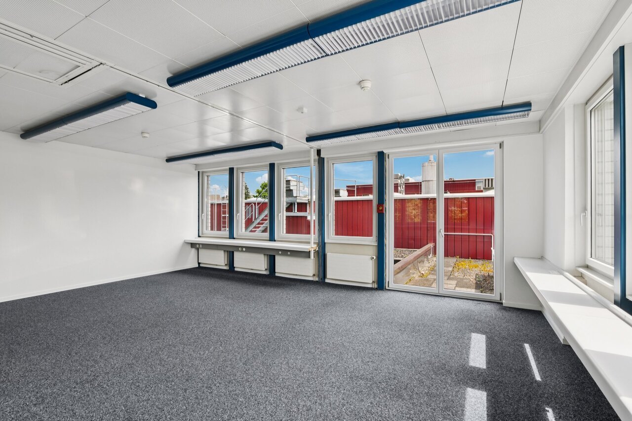 318m² bureau