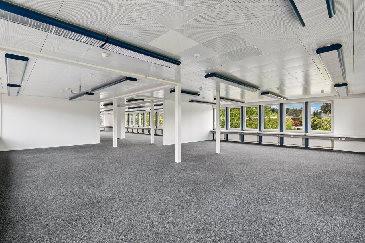 318m² bureau