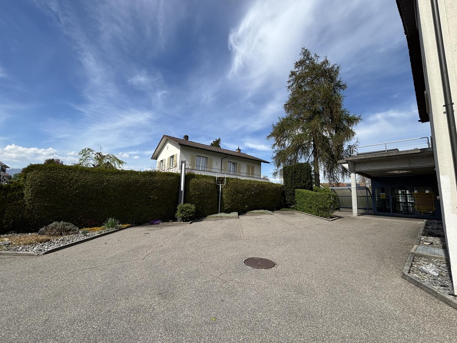 298m² commercial