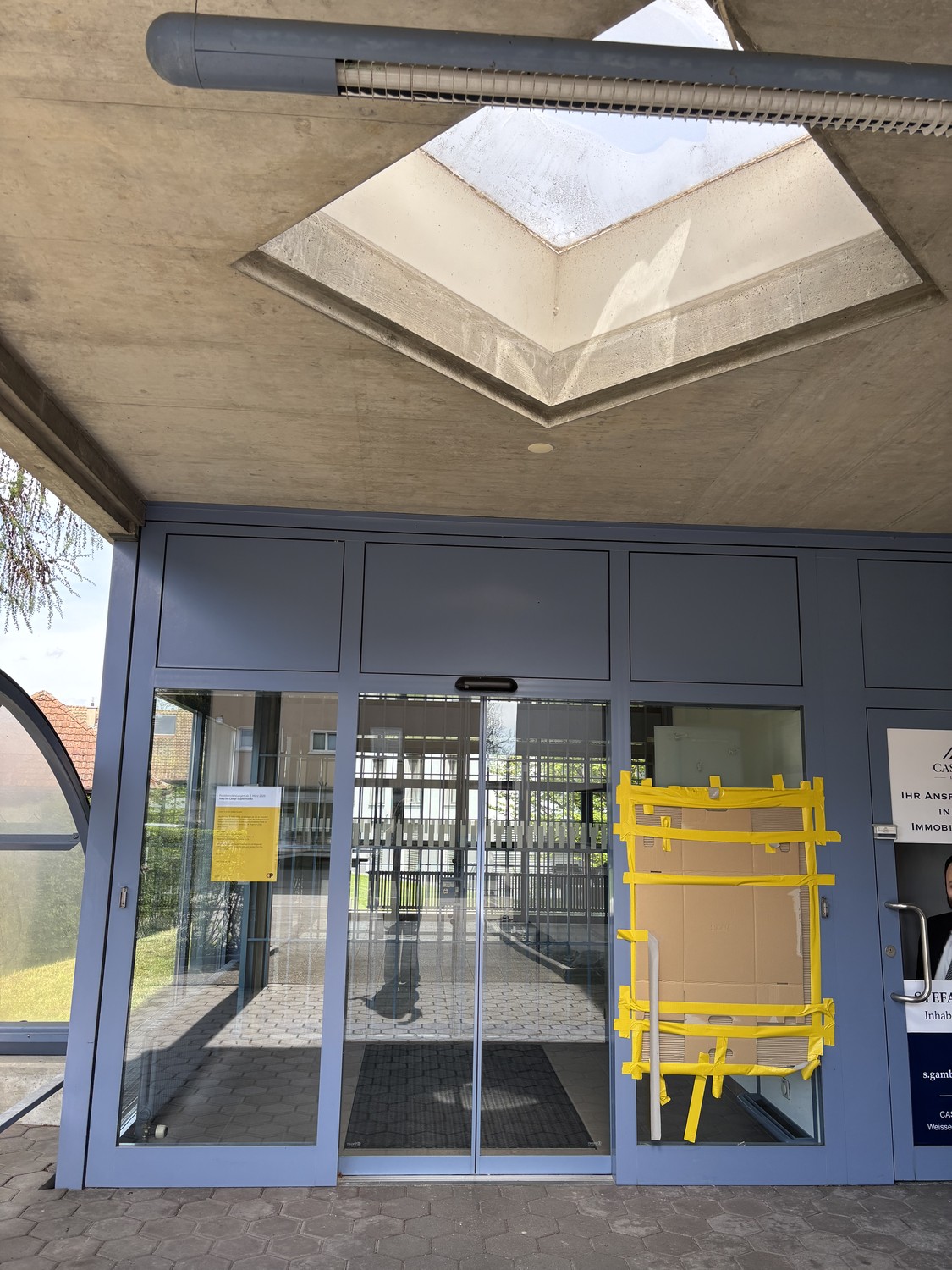 298m² commercial
