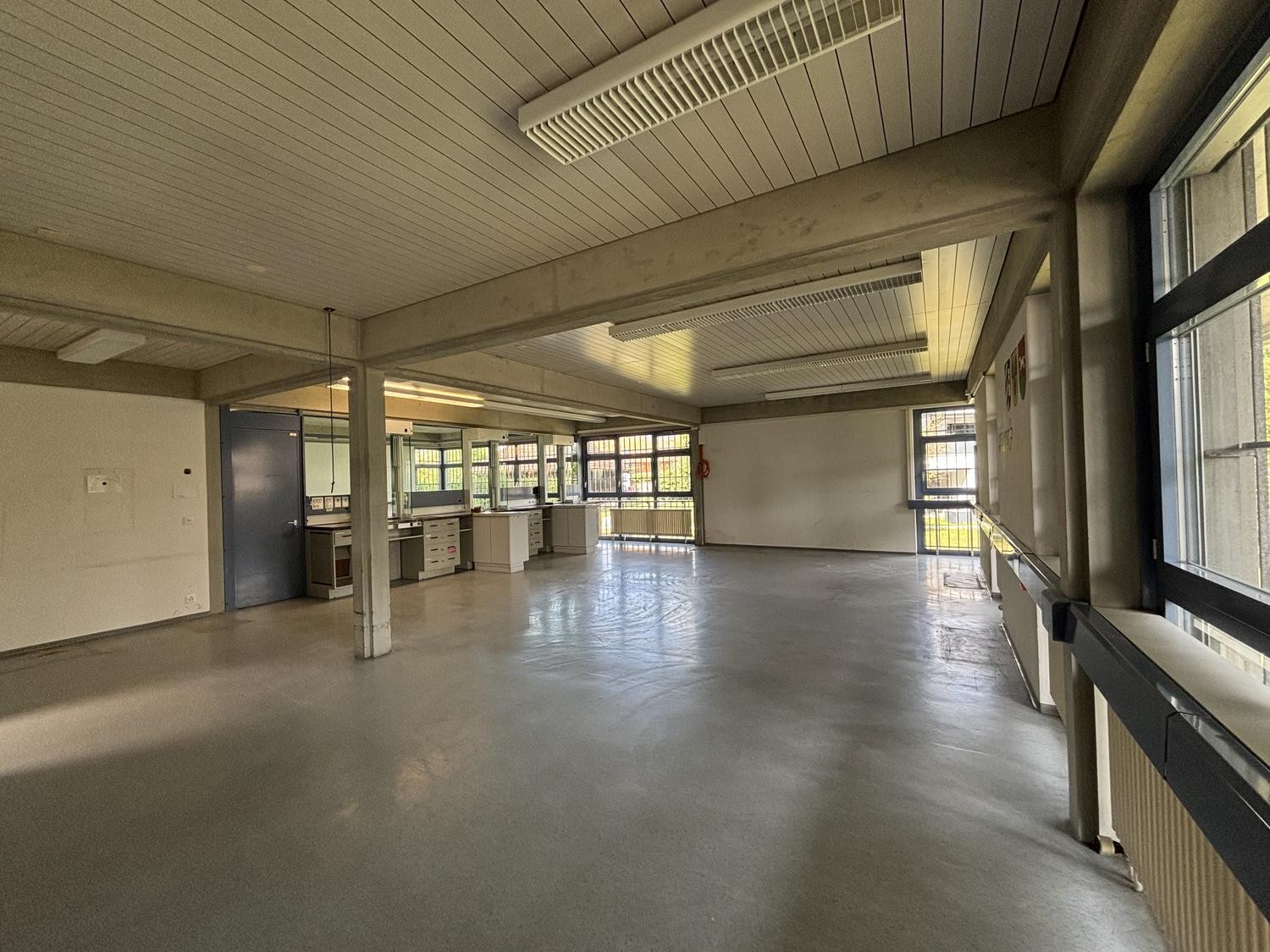 298m² commercial