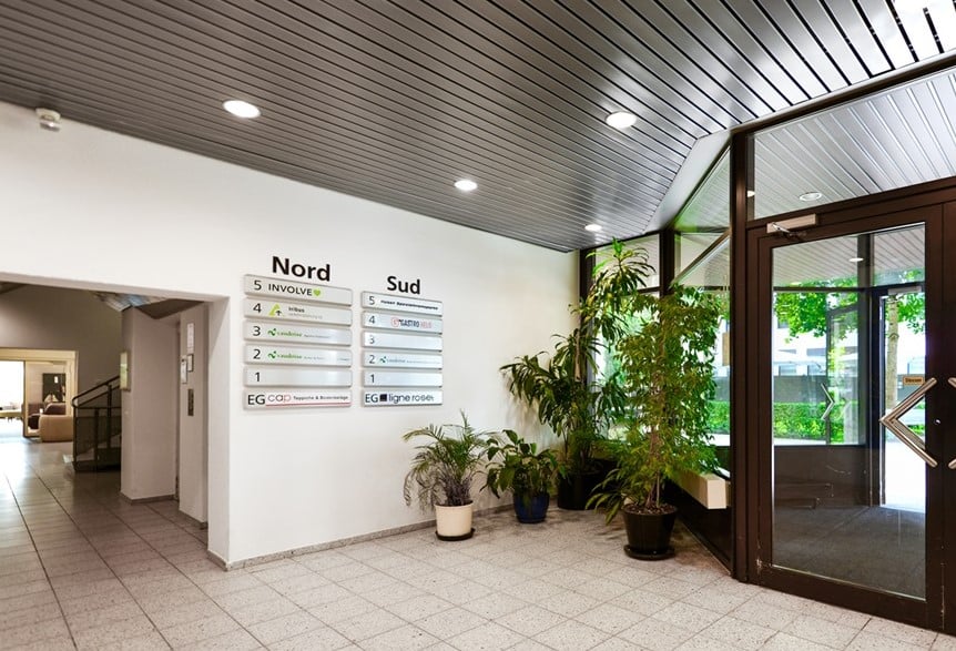 474m² office