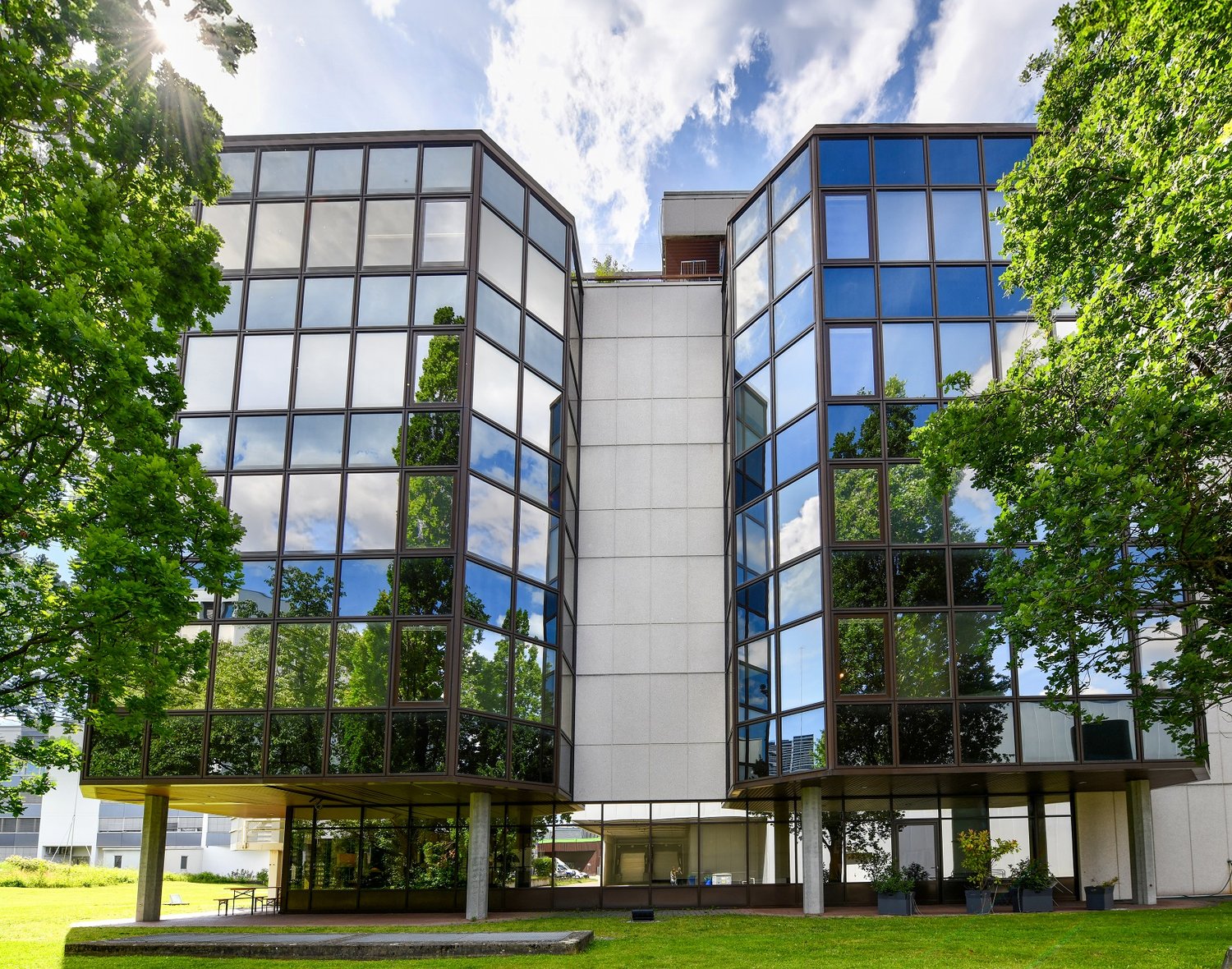 474m² office