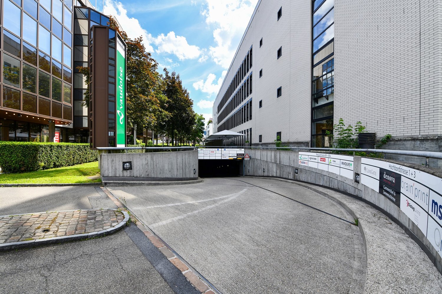 474m² office