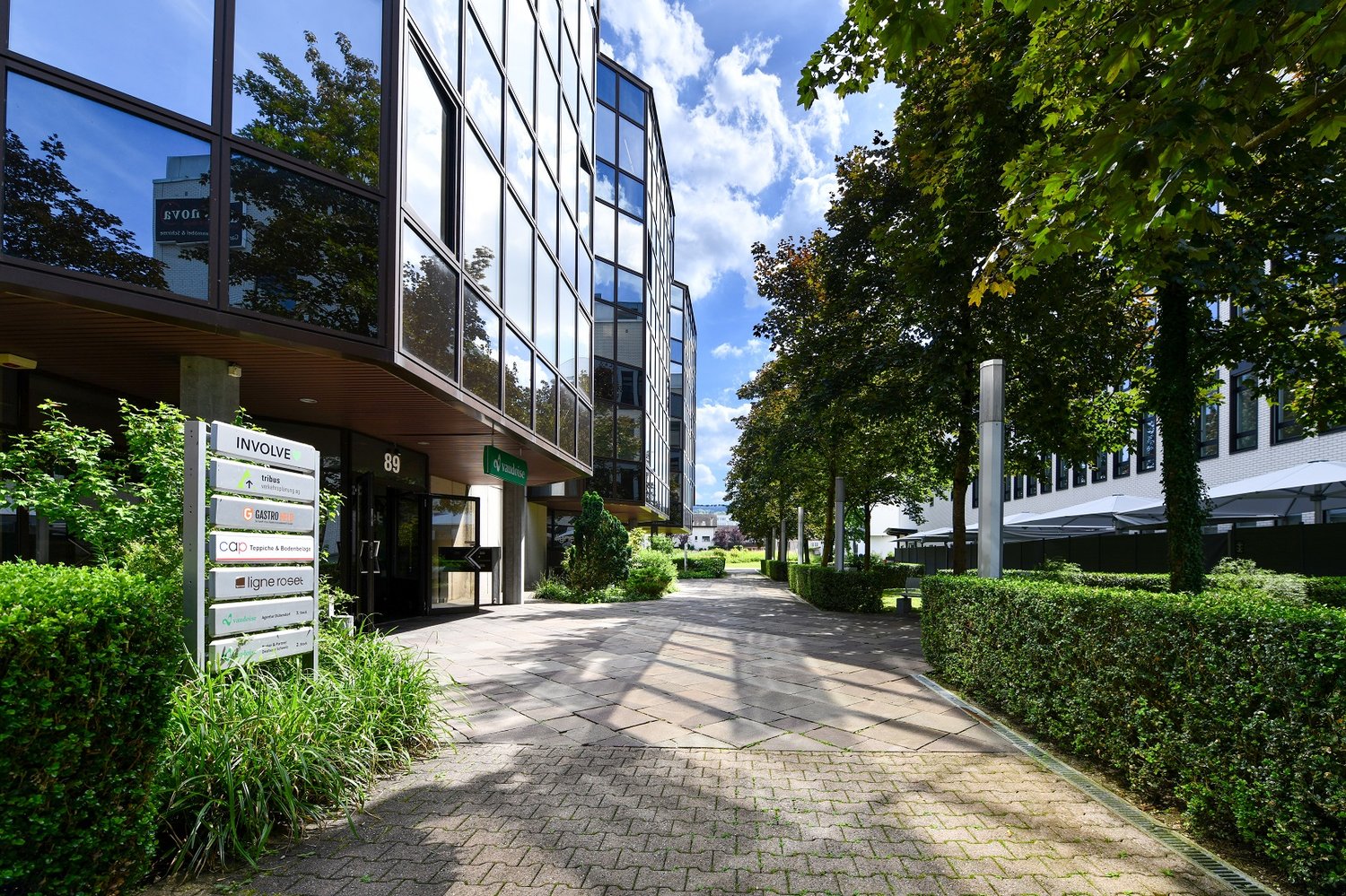 474m² office