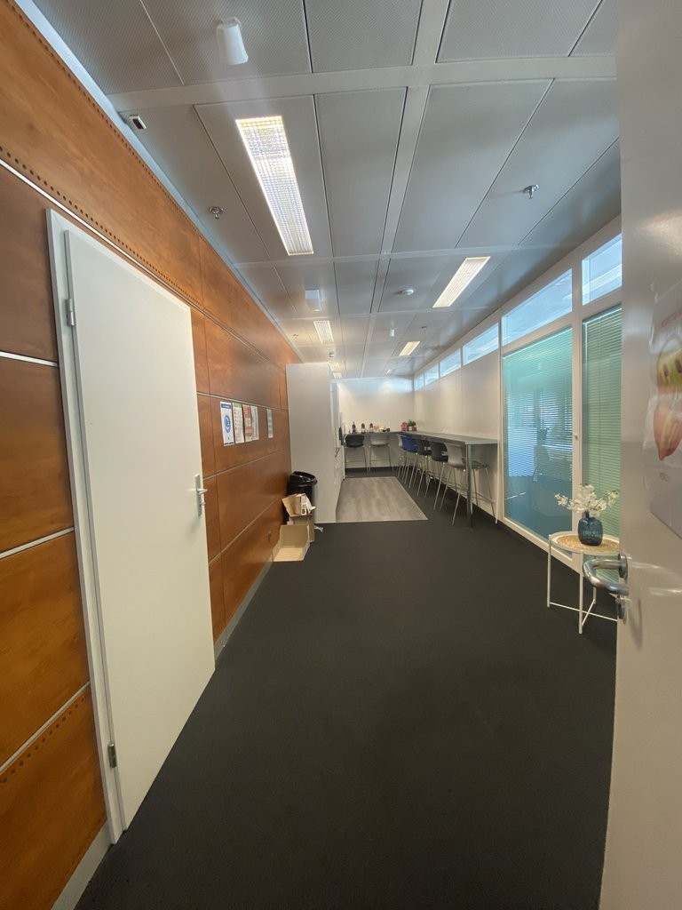 258m² office

Surface of 258 m2 at the Geneva Business Center in Lancy   
  


Located 10 minutes from the highway exit and 5 minutes on foot from the "les Esserts" tram stop 

  


The Geneva Business Center offers numerous services, including Facility Management, reception and mail service, restau