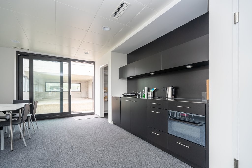 175m² office