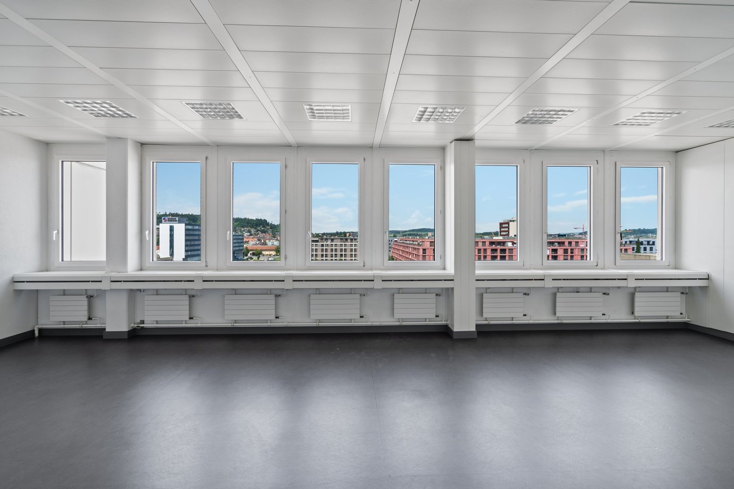 300m² office