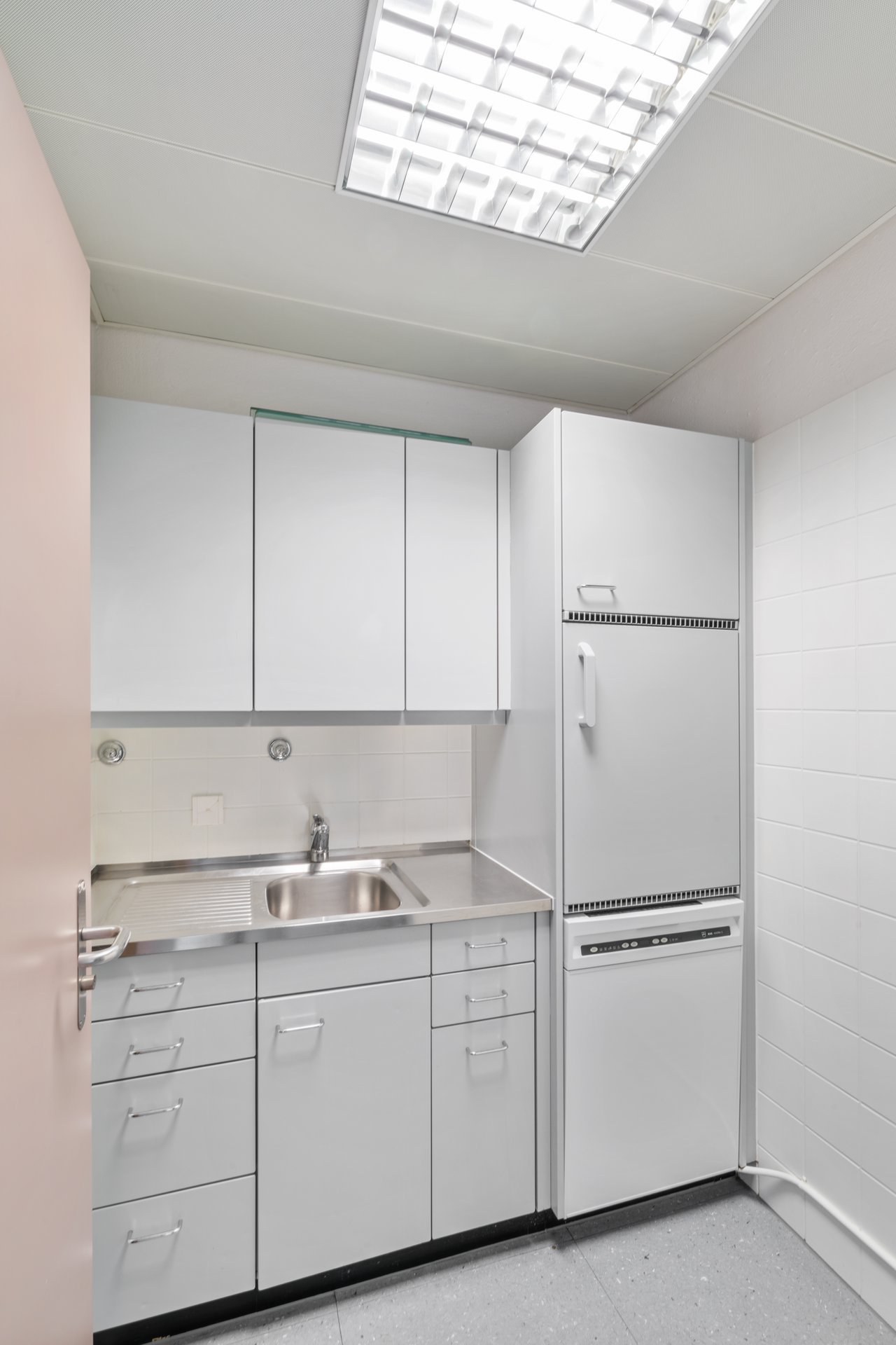 300m² office