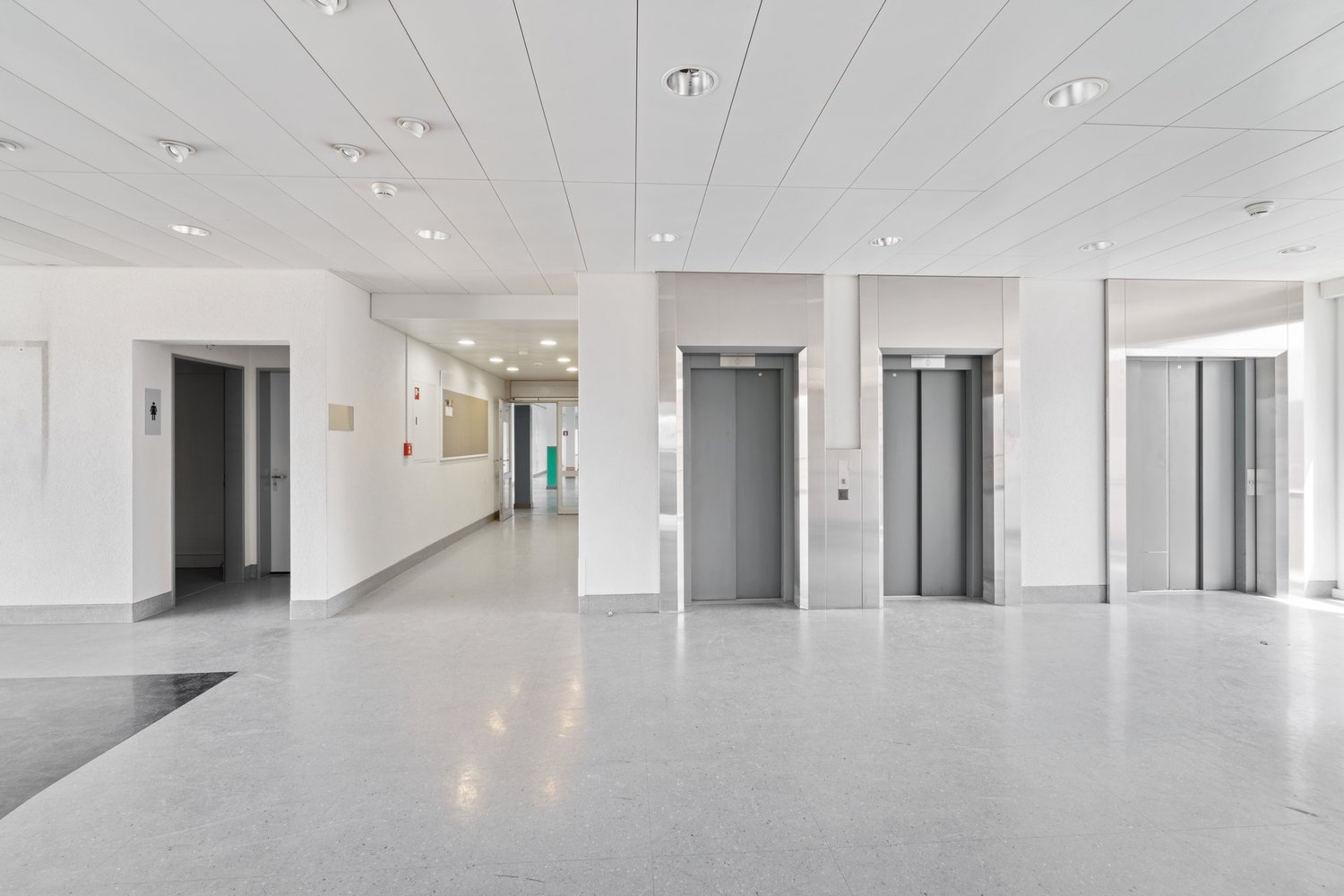 300m² office