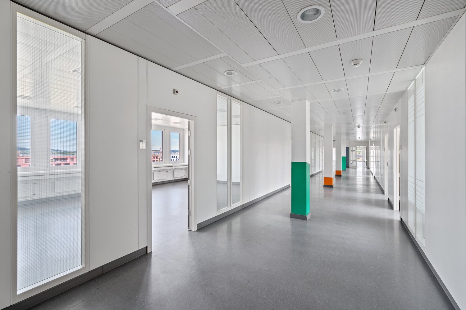 300m² office
