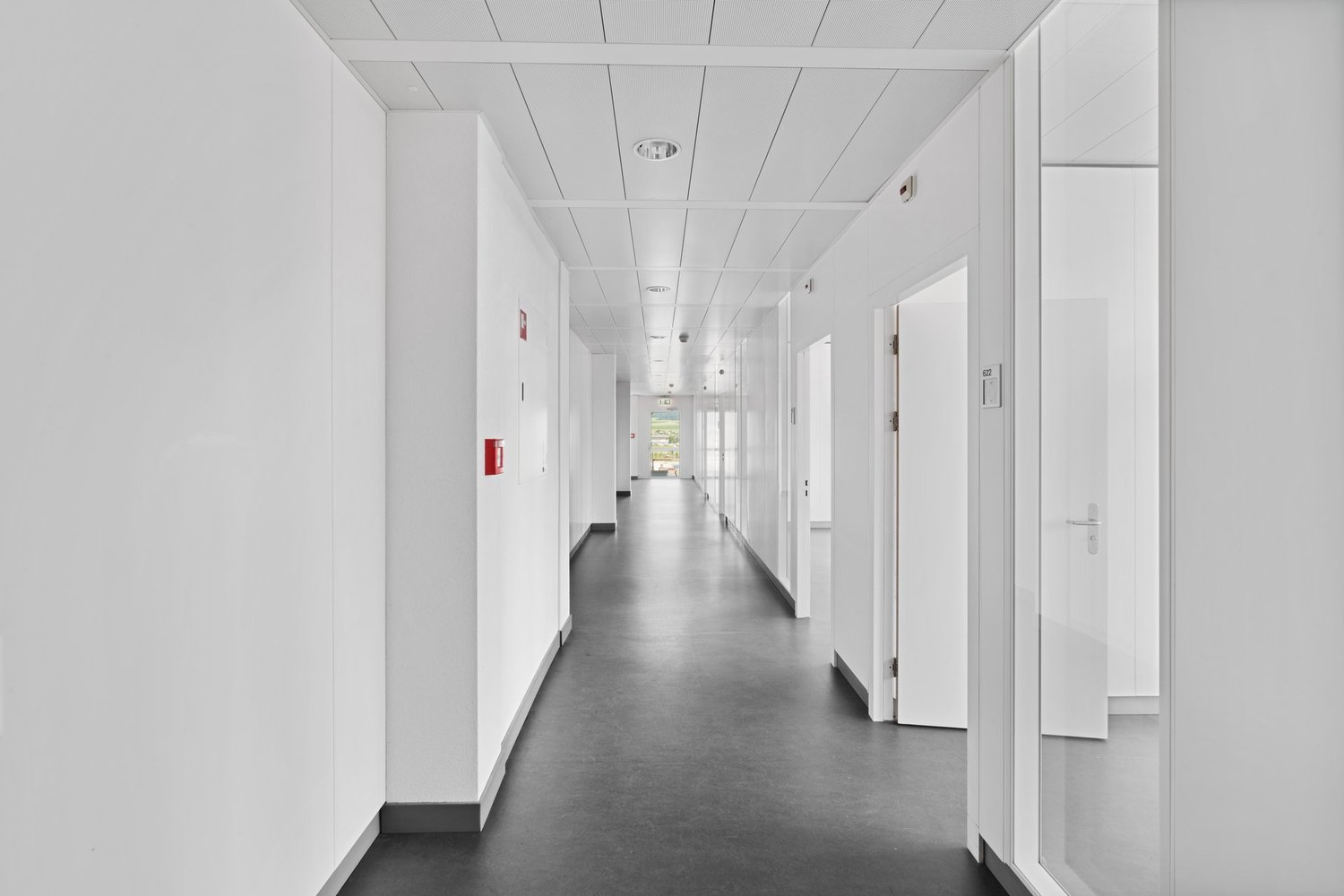 300m² office
