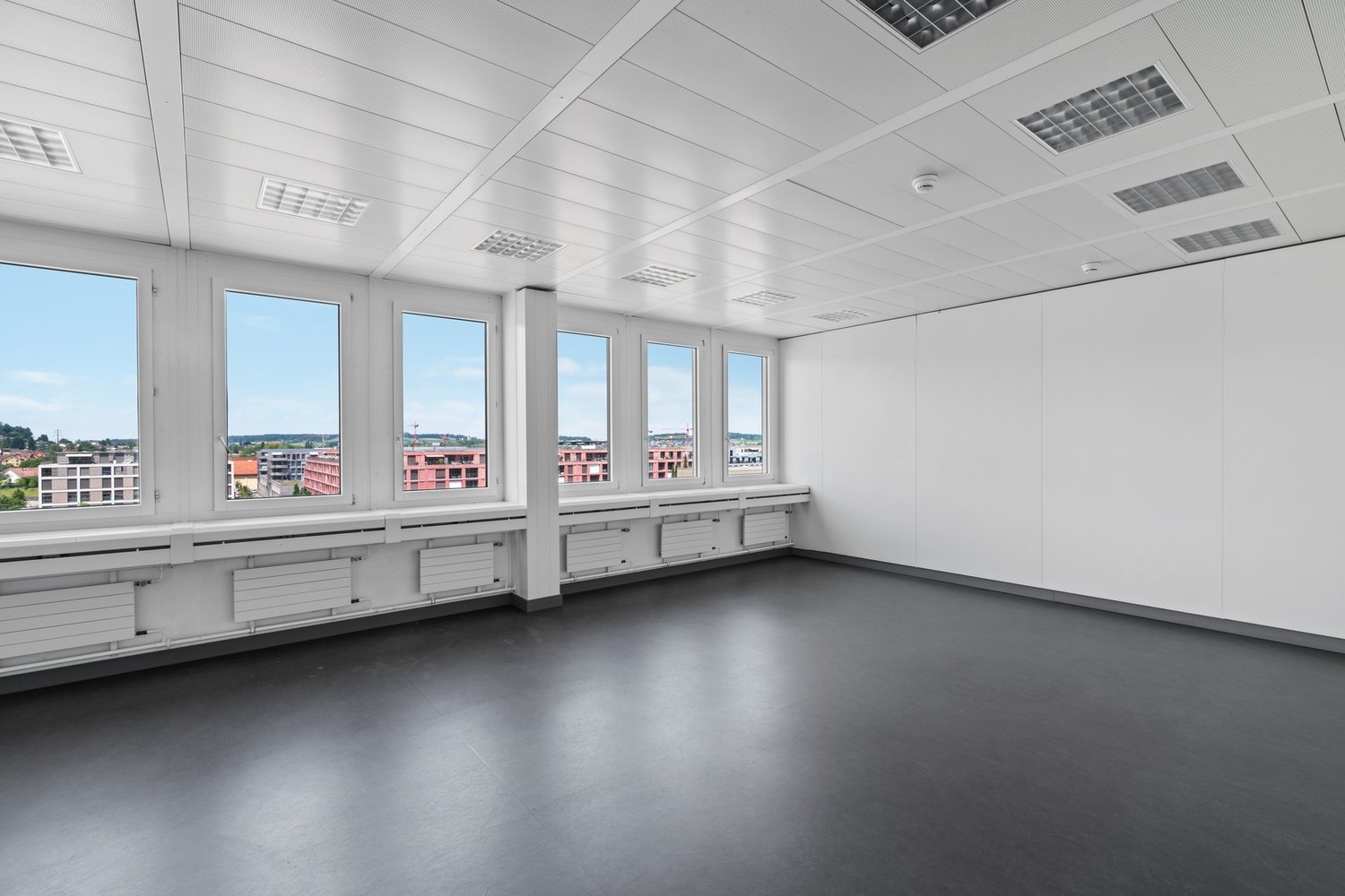 300m² office