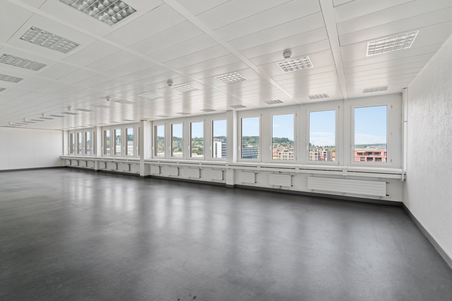 300m² office