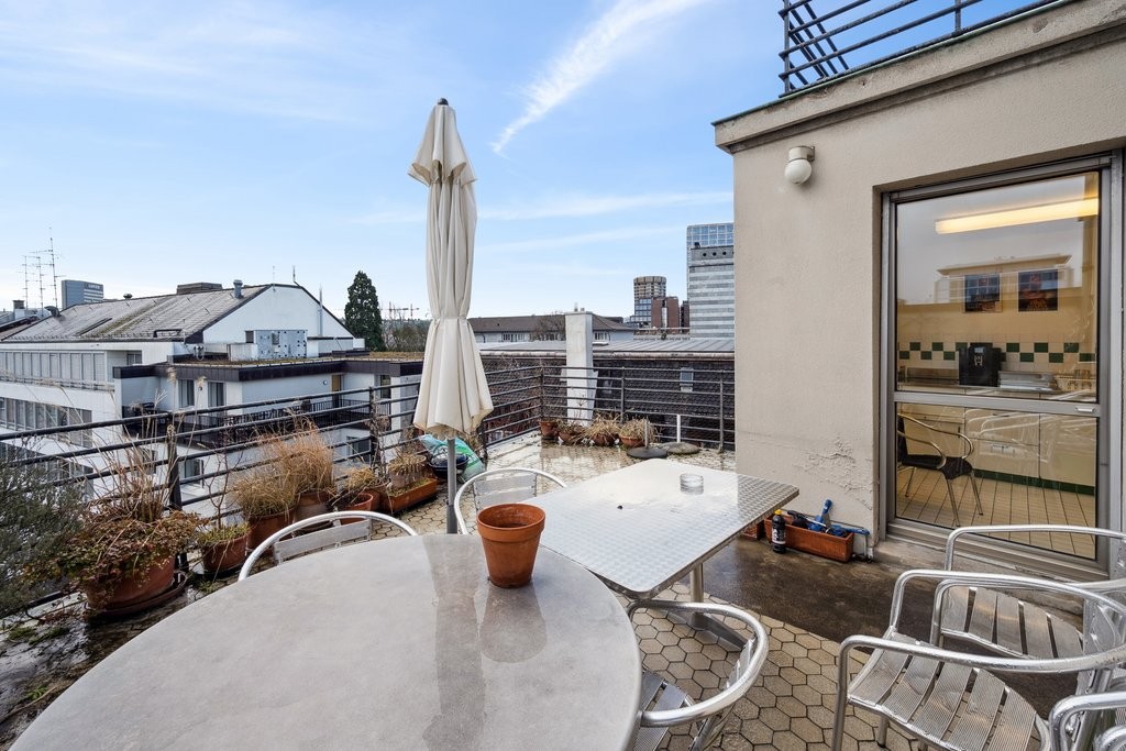 298m² office
