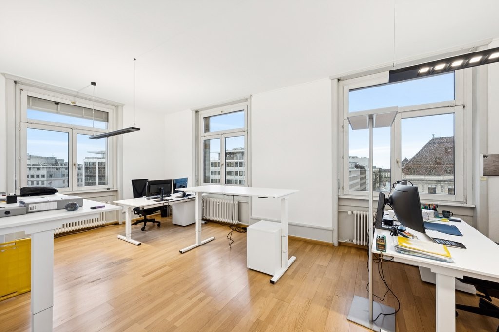 298m² office