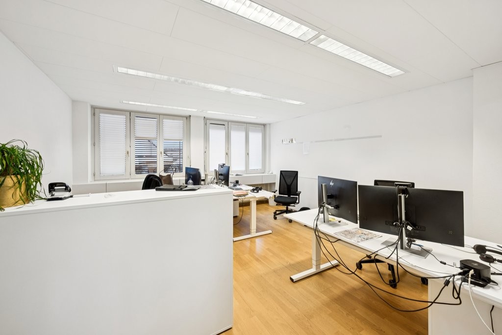 298m² office