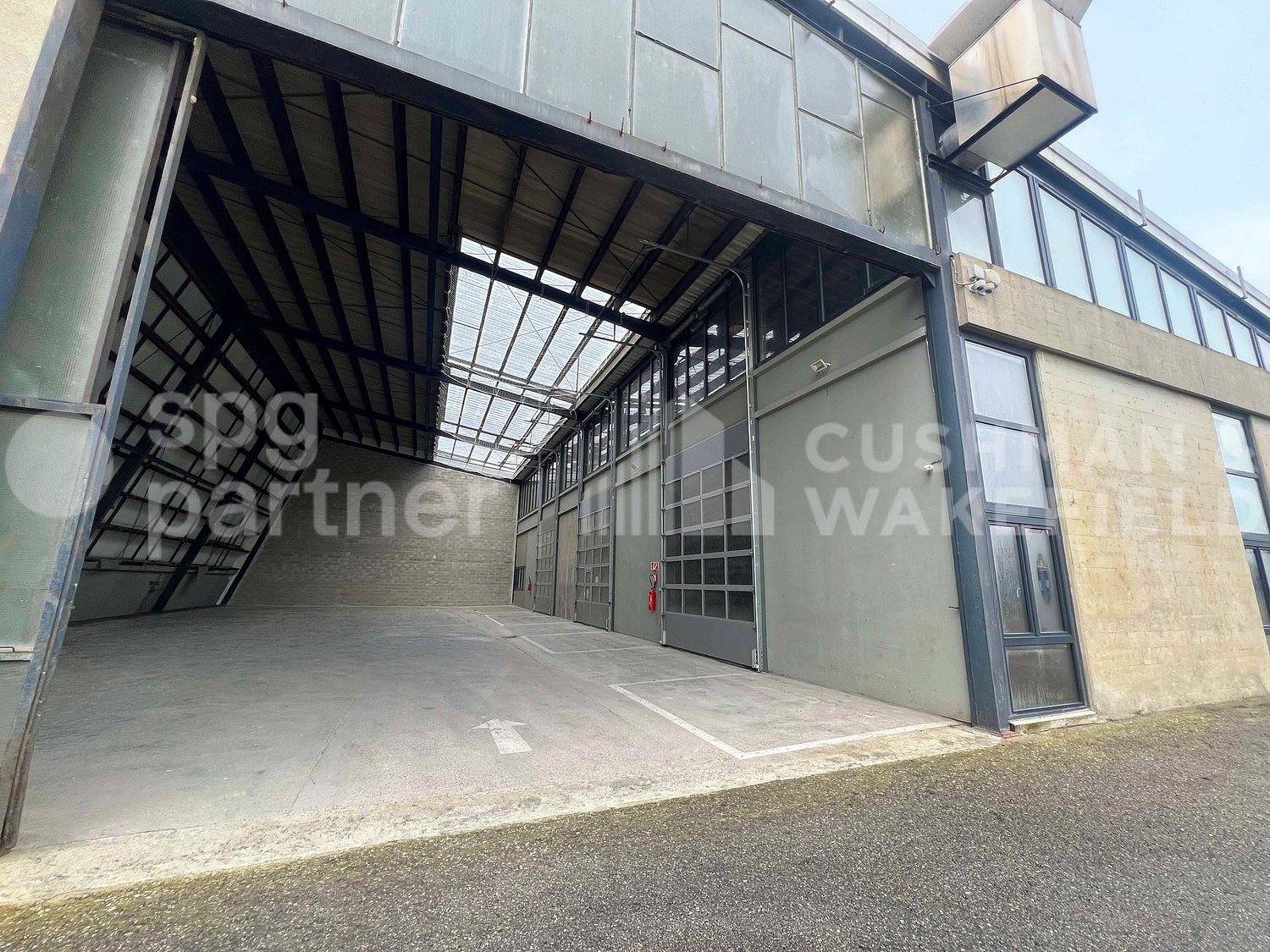 1470m² storage room