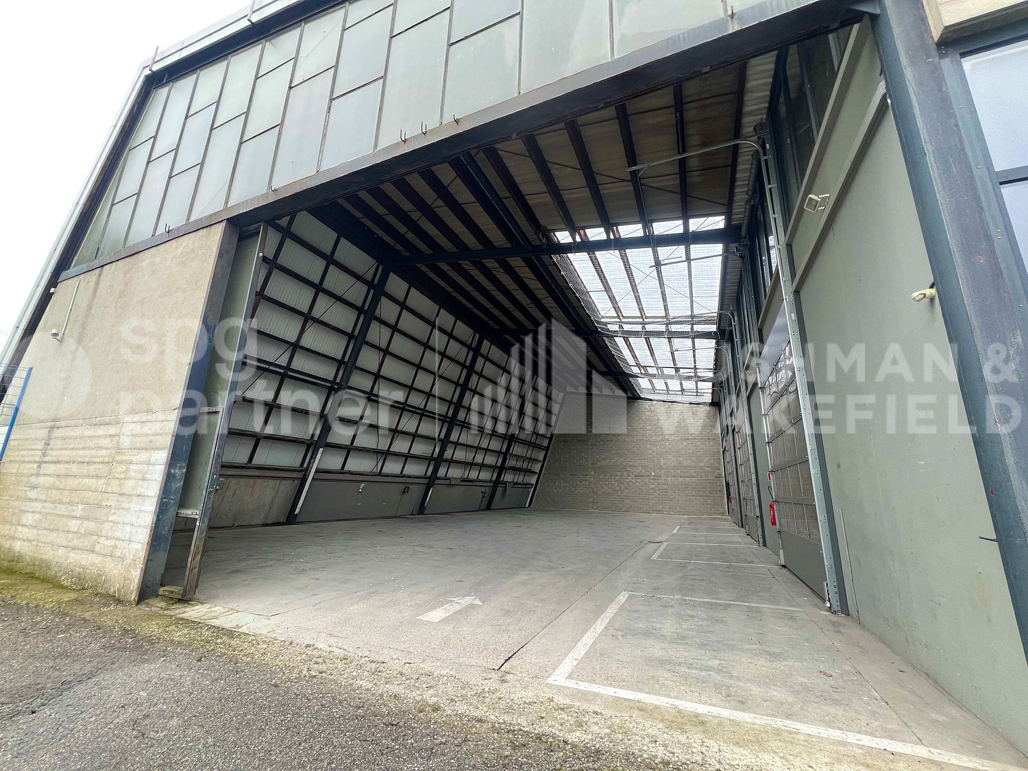 1470m² storage room