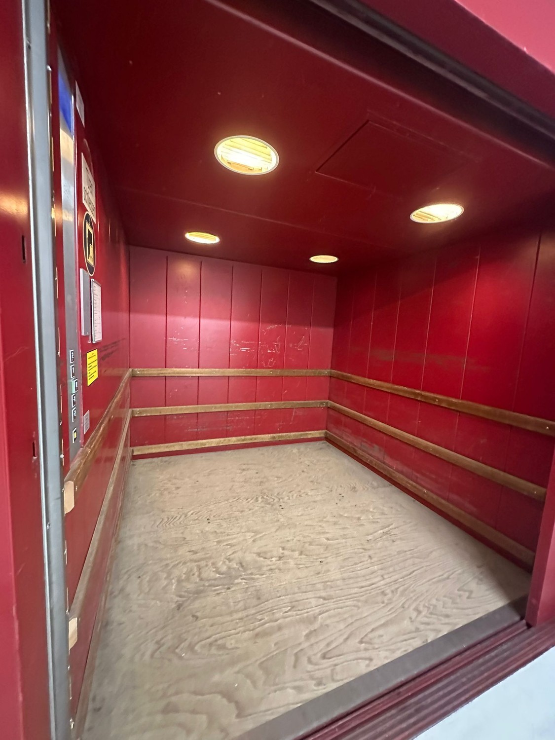 144m² office