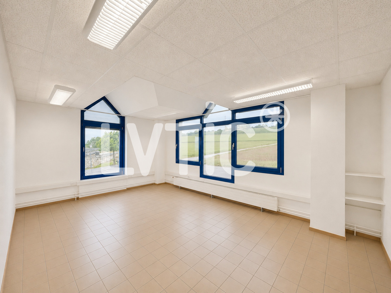 220m² office