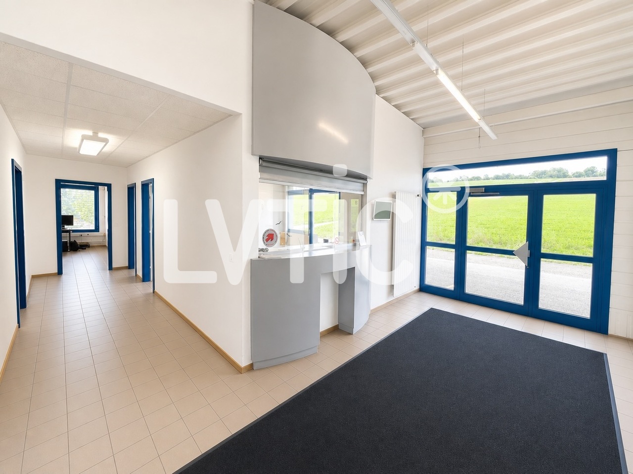 220m² office
