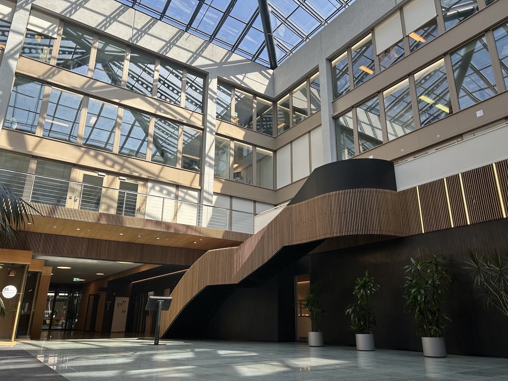 85m² office