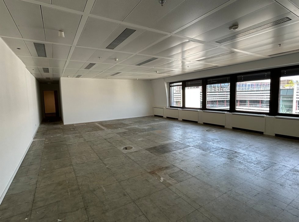 85m² office